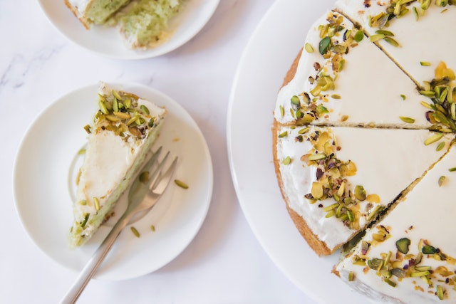 Pistachio Pavlova Meringue Cakes